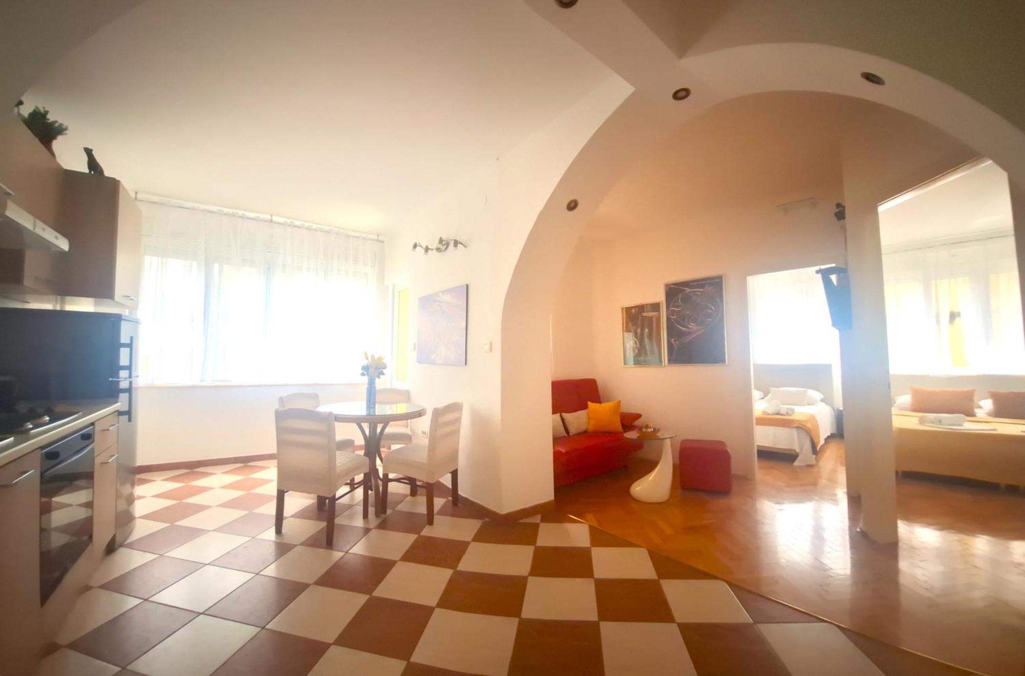 Sunny Center Apartment Split Eksteriør bilde